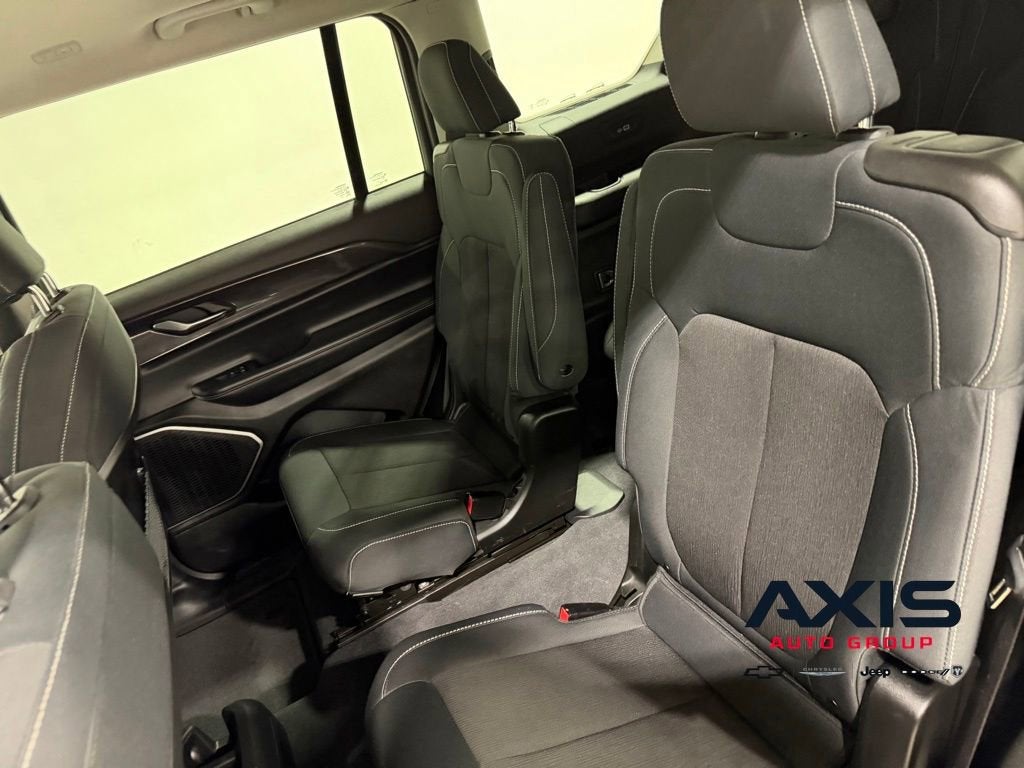 2022 Jeep Grand Cherokee L Laredo