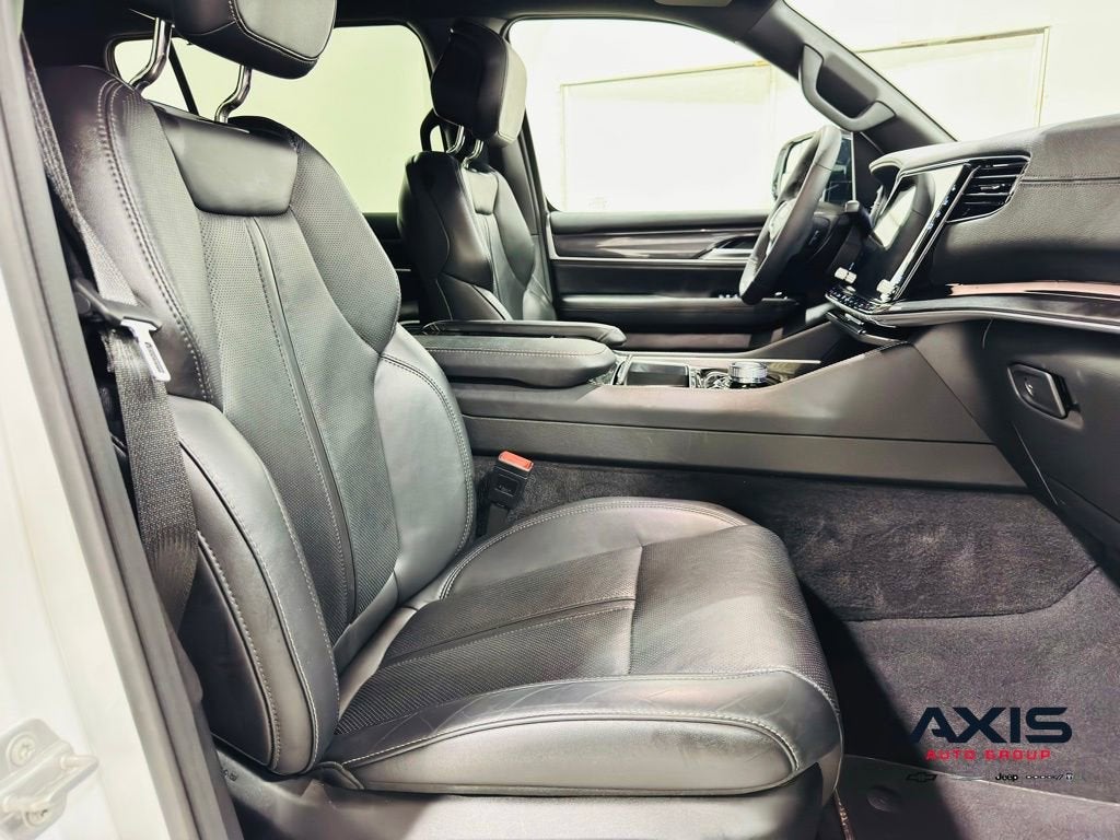 2024 Jeep Wagoneer BASE