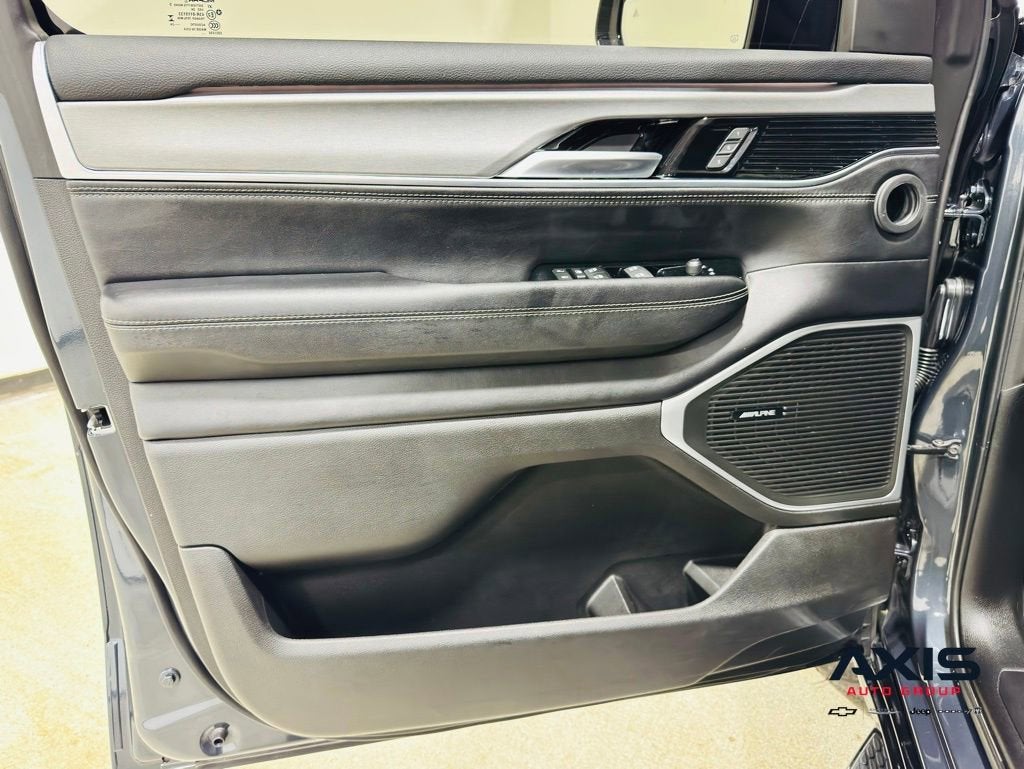 2024 Jeep Wagoneer Series II Carbide 4x2