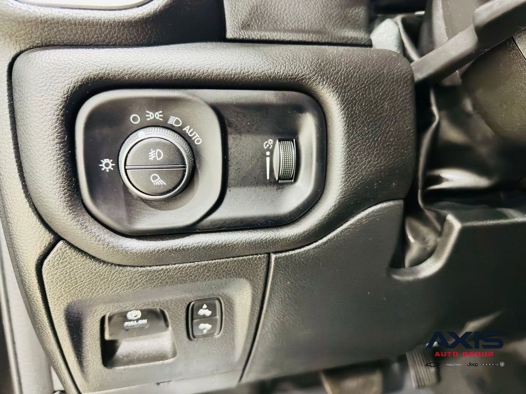 2023 RAM 1500 Big Horn Crew Cab 4x4 5'7" Box