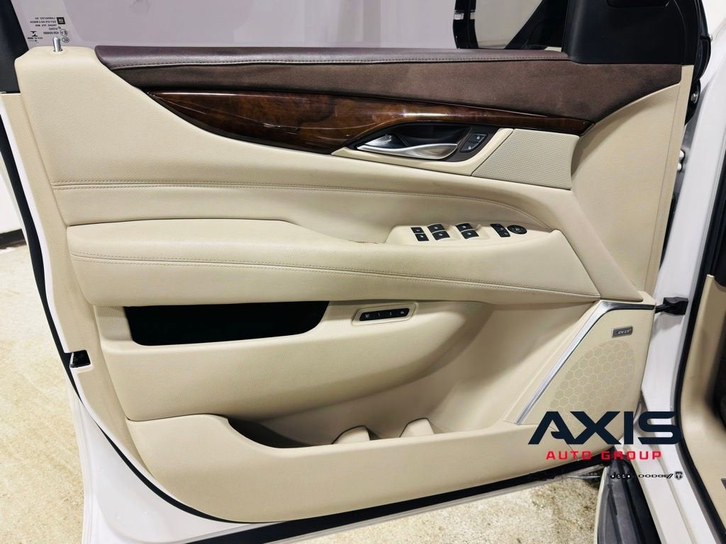 2016 Cadillac Escalade Luxury Collection