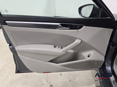 2017 Volkswagen Passat 1.8T R-Line