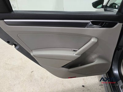 2017 Volkswagen Passat 1.8T R-Line