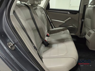 2017 Volkswagen Passat 1.8T R-Line