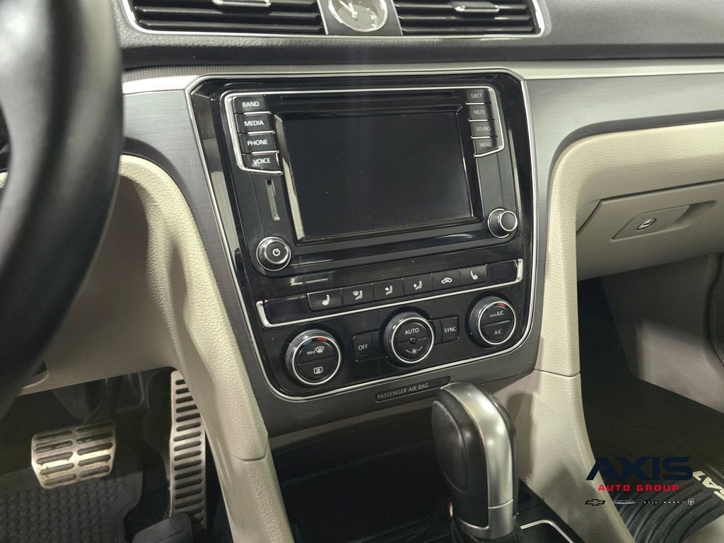 2017 Volkswagen Passat 1.8T R-Line