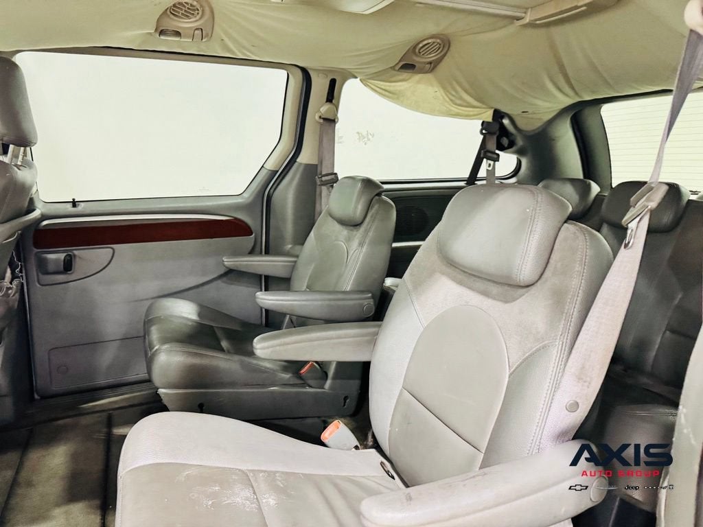 2006 Chrysler Town & Country LWB Limited