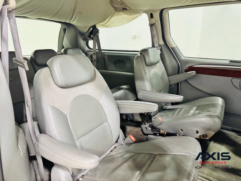 2006 Chrysler Town & Country LWB Limited