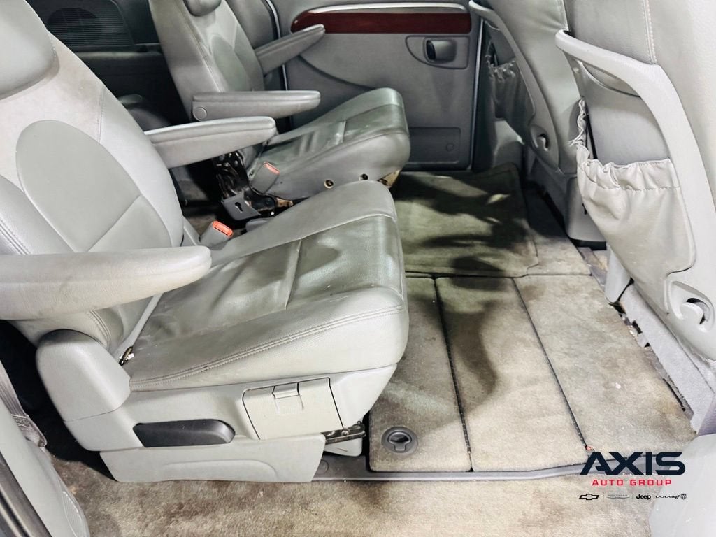2006 Chrysler Town & Country LWB Limited
