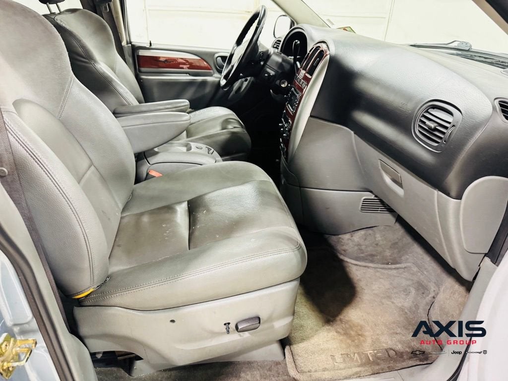 2006 Chrysler Town & Country LWB Limited