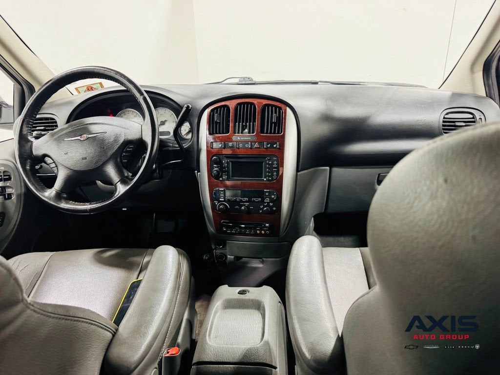 2006 Chrysler Town & Country LWB Limited