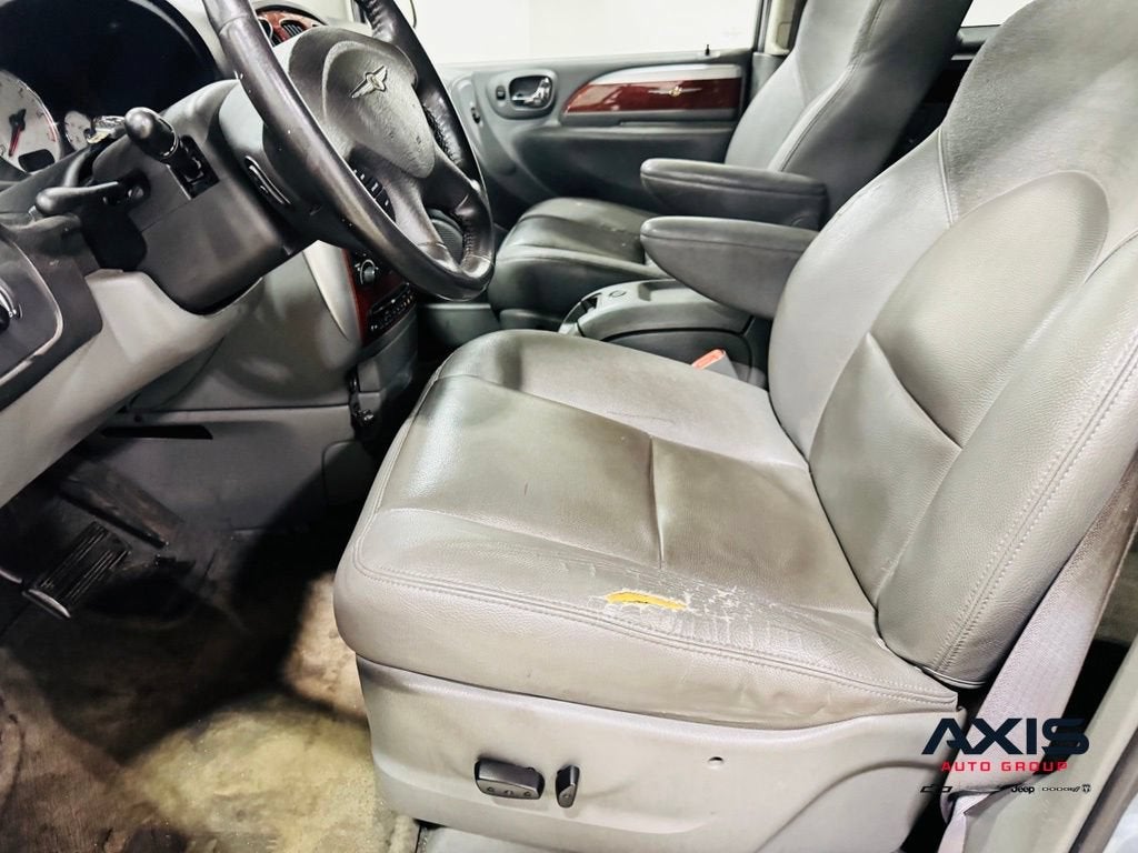 2006 Chrysler Town & Country LWB Limited