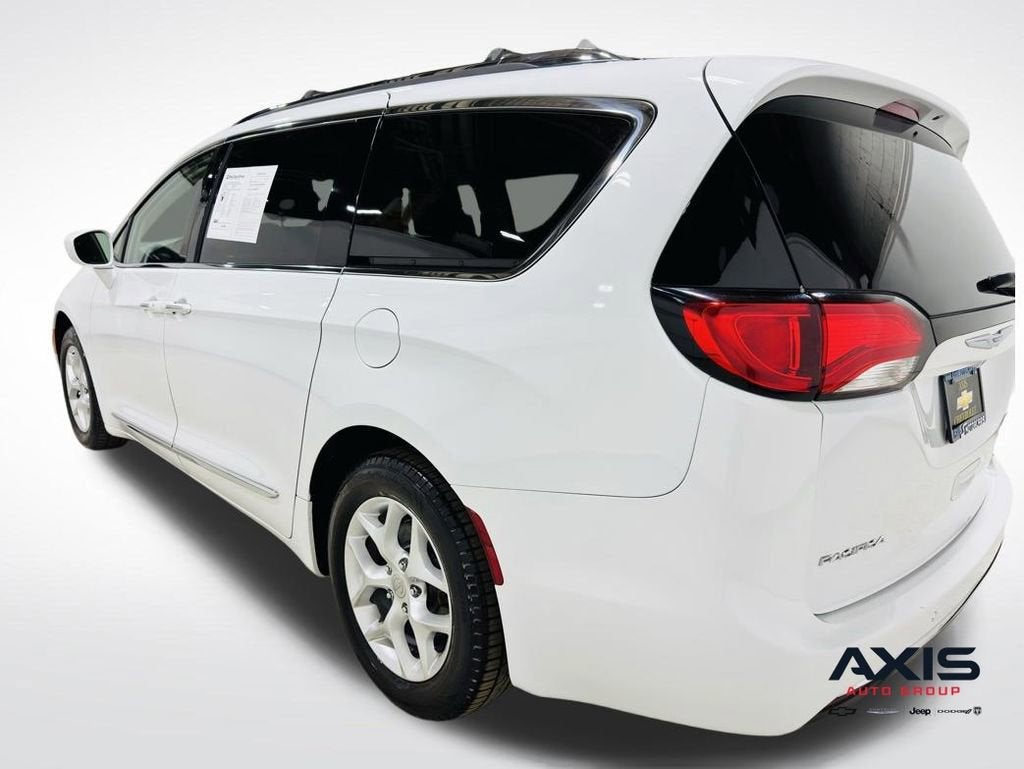 2017 Chrysler Pacifica Touring-L Plus