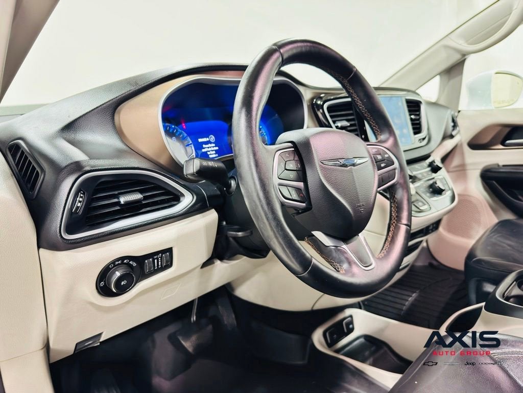 2017 Chrysler Pacifica Touring-L Plus