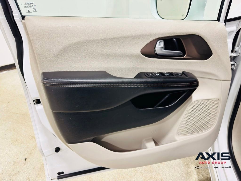 2017 Chrysler Pacifica Touring-L Plus