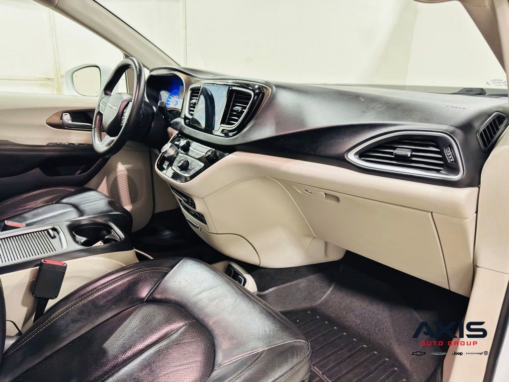 2017 Chrysler Pacifica Touring-L Plus