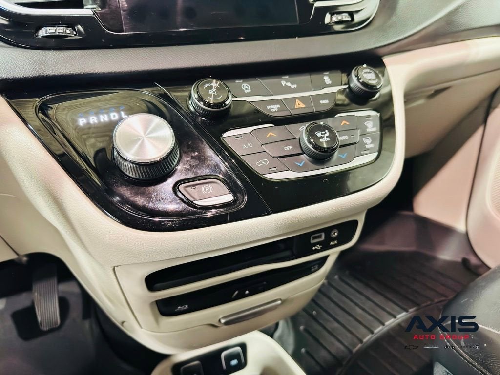 2017 Chrysler Pacifica Touring-L Plus