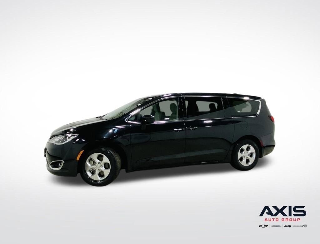 2018 Chrysler Pacifica Hybrid Touring Plus's photo