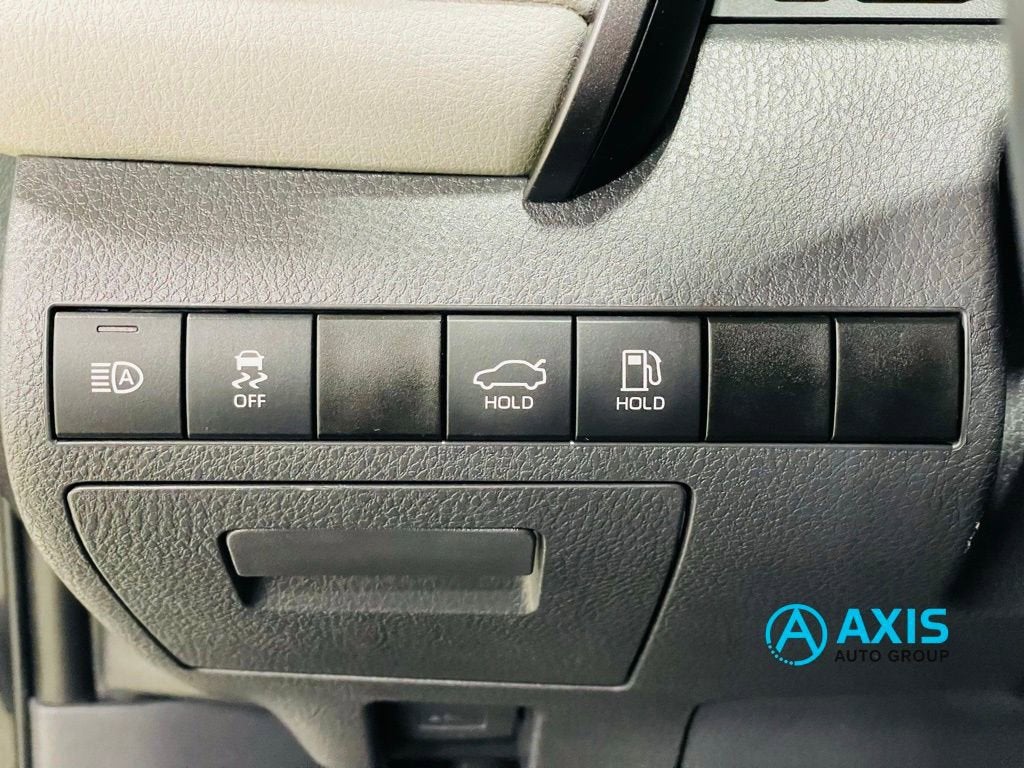 2023 Toyota Camry SE AWD