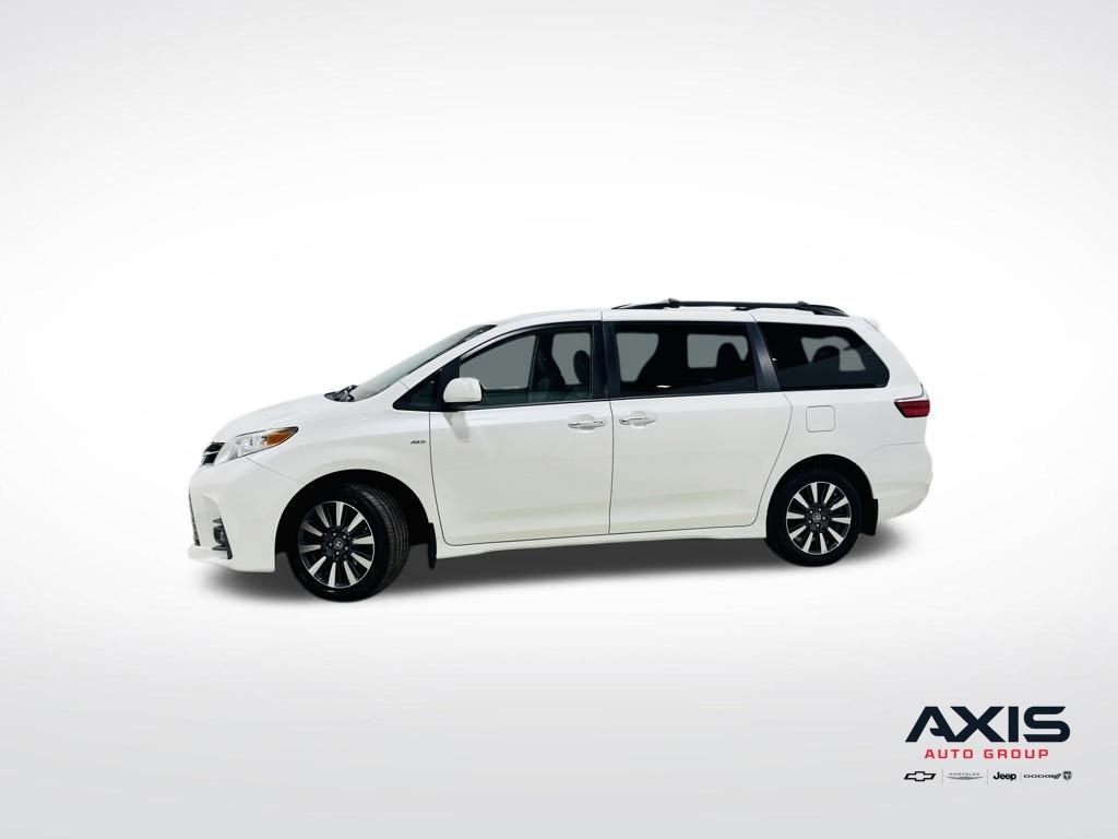 2019 Toyota Sienna XLE Premium V6 AWD 7-Passenger's photo