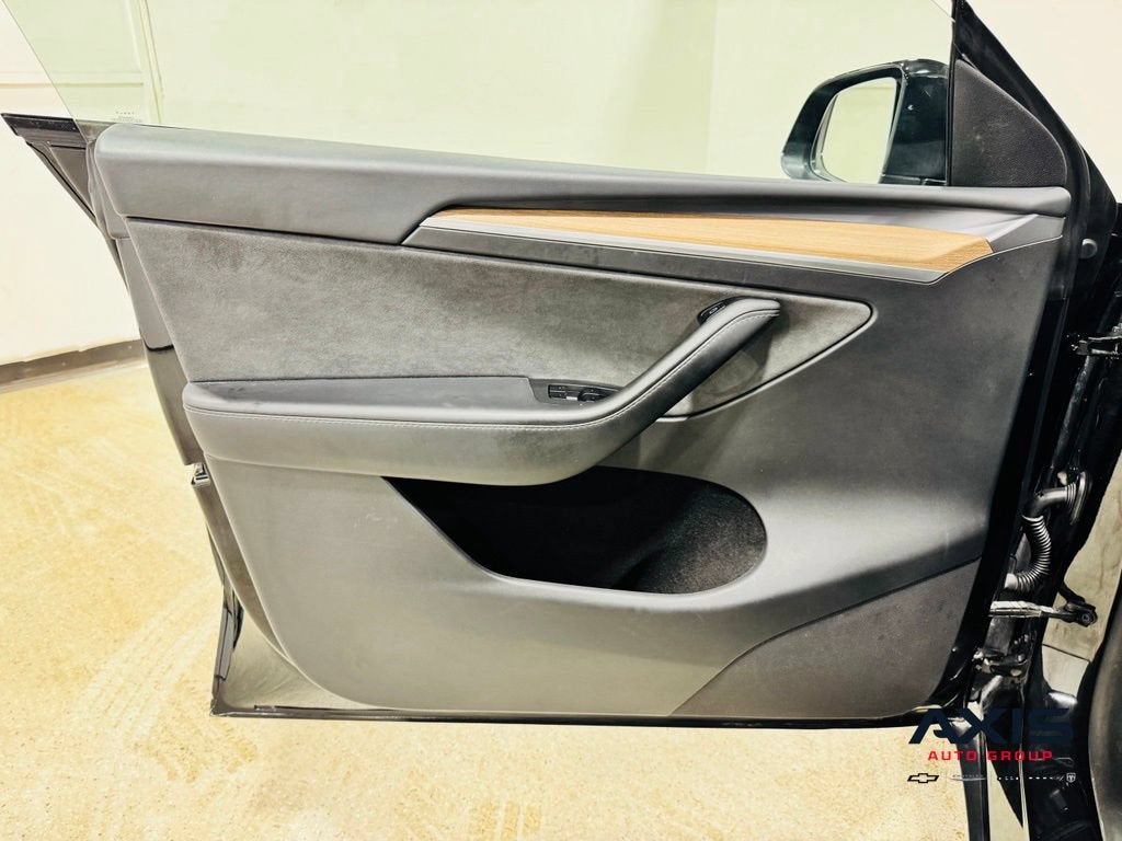 2025 Tesla Model Y Long Range Dual Motor All-Wheel Drive