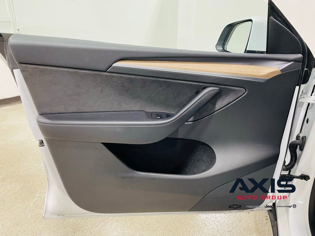 2022 Tesla Model Y Long Range Dual Motor All-Wheel Drive