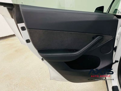 2022 Tesla Model Y Long Range Dual Motor All-Wheel Drive