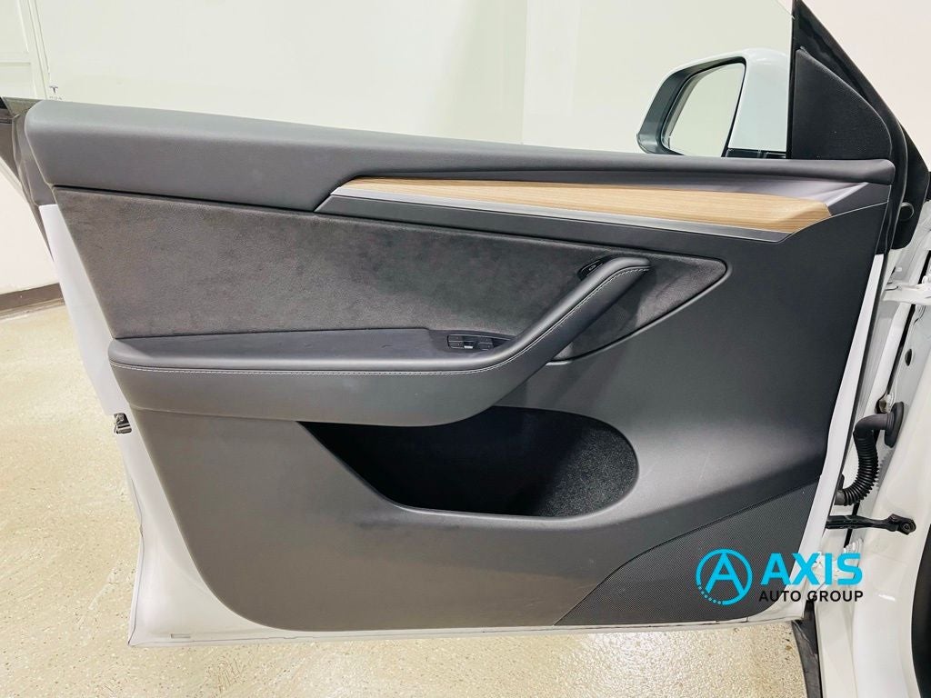 2022 Tesla Model Y Long Range Dual Motor All-Wheel Drive