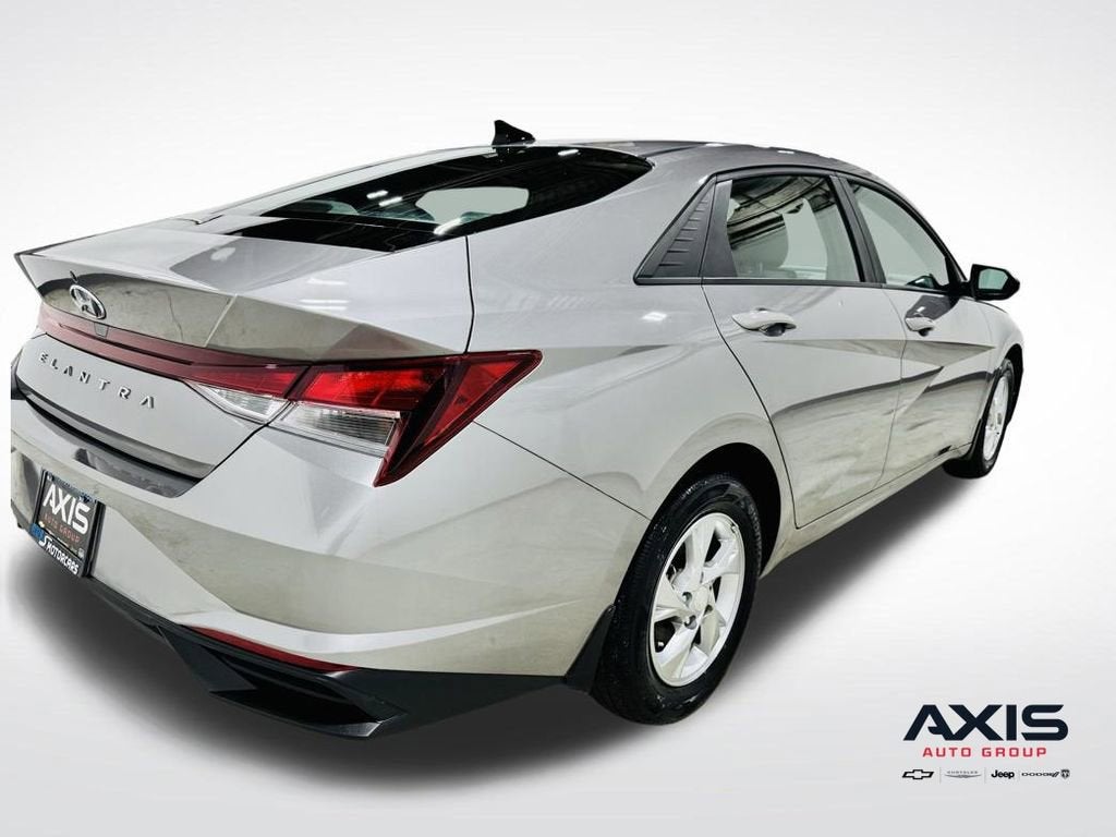 2023 Hyundai Elantra SE
