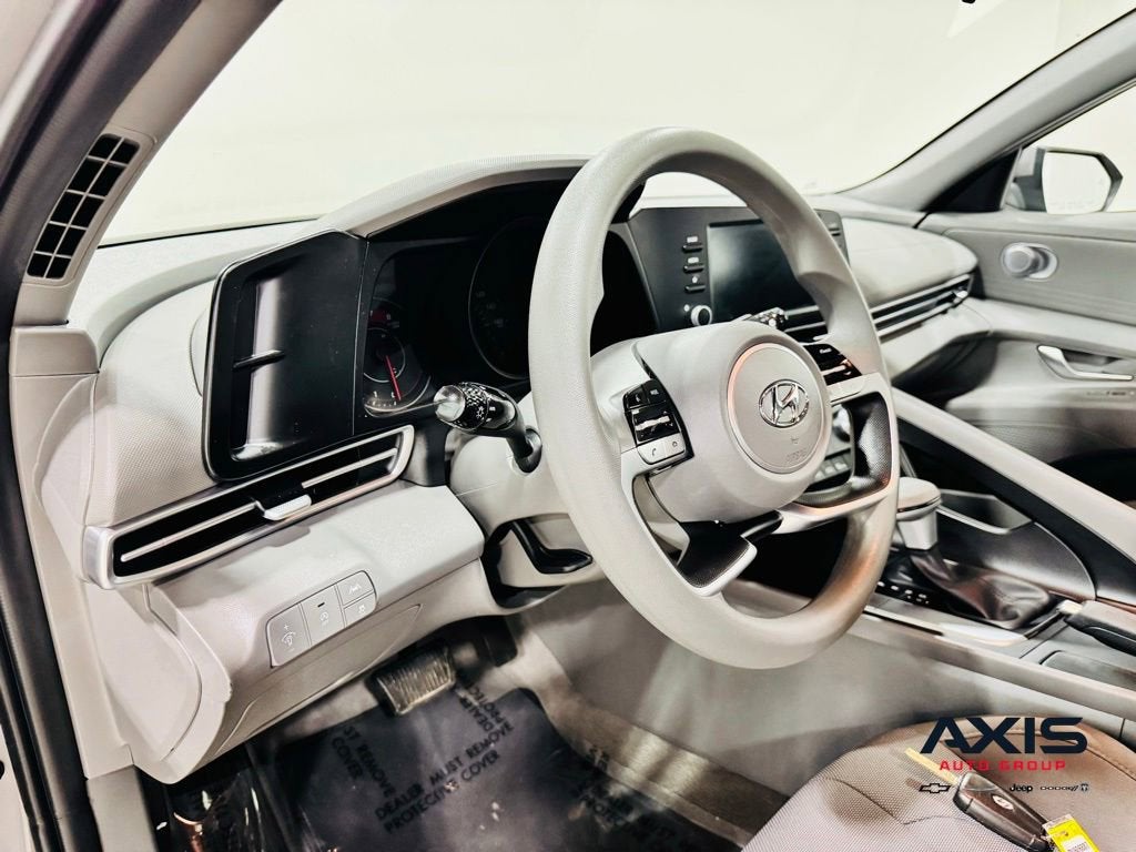 2023 Hyundai Elantra SE