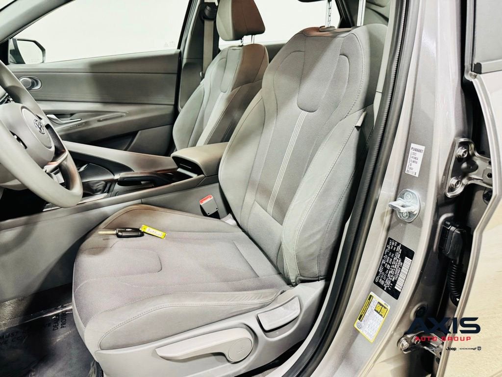2023 Hyundai Elantra SE