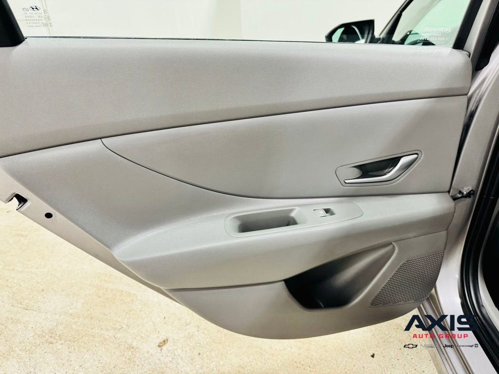 2023 Hyundai Elantra SE