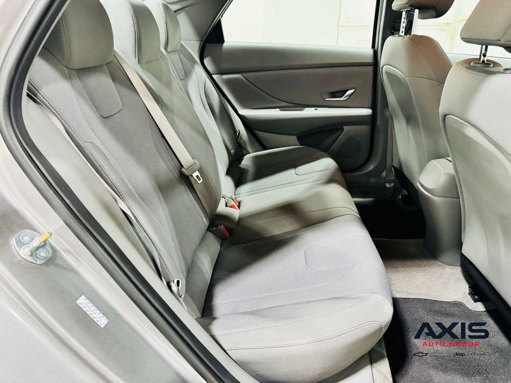 2023 Hyundai Elantra SE