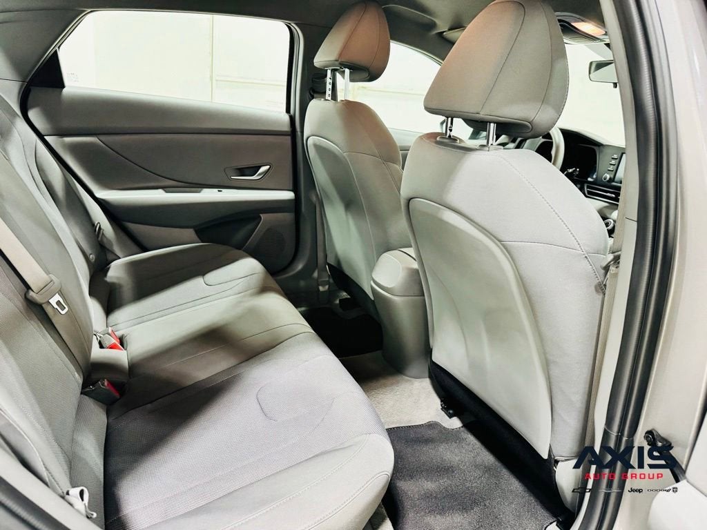 2023 Hyundai Elantra SE