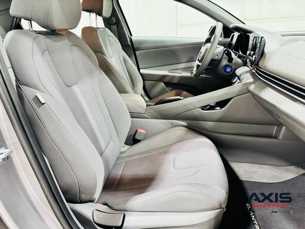 2023 Hyundai Elantra SE