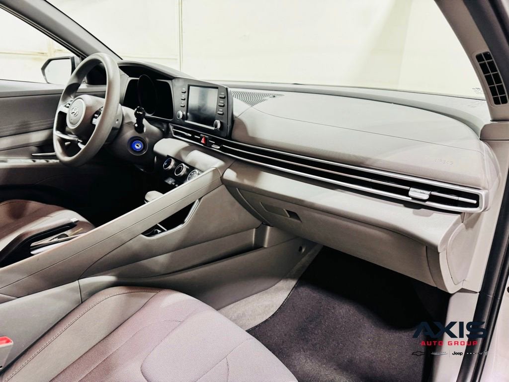 2023 Hyundai Elantra SE