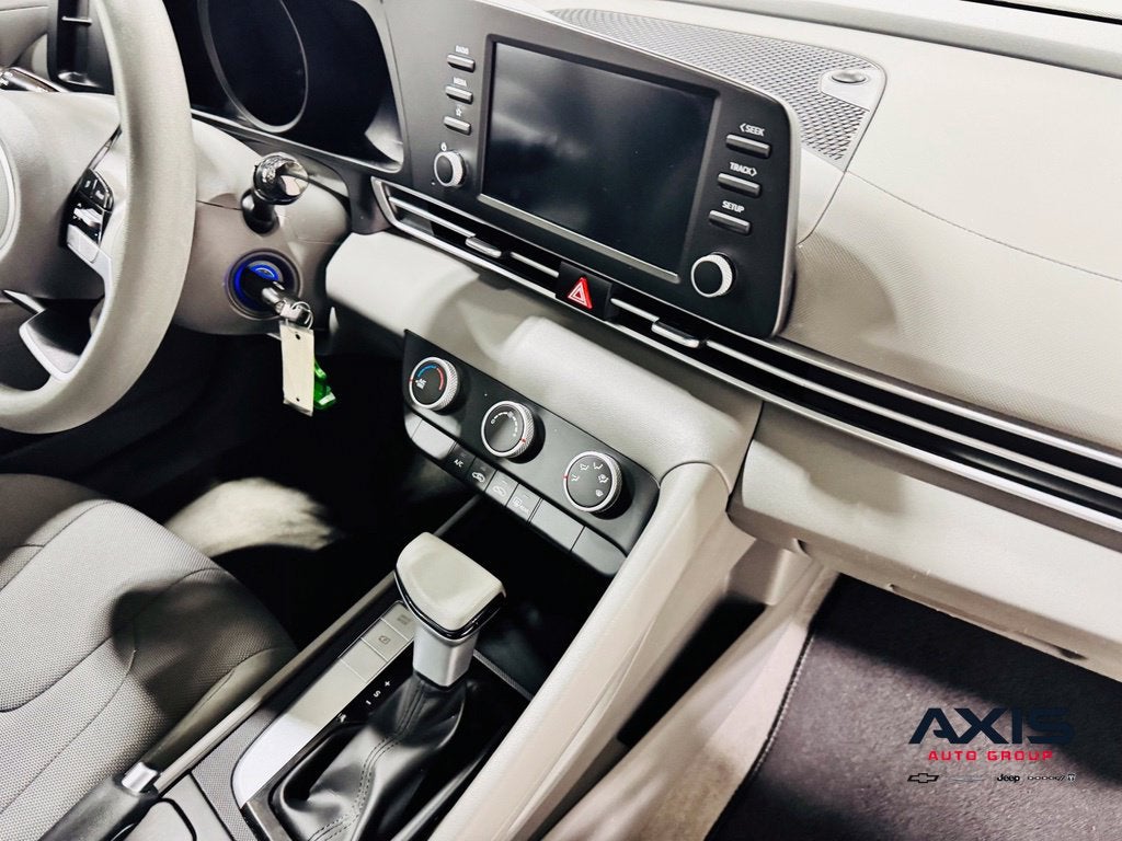 2023 Hyundai Elantra SE