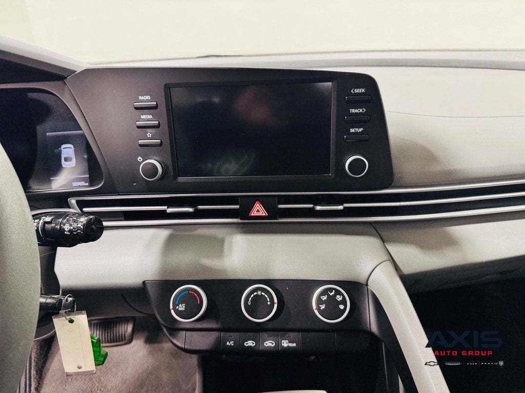 2023 Hyundai Elantra SE