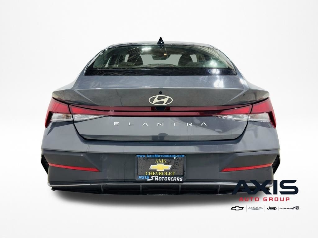 2024 Hyundai Elantra SE