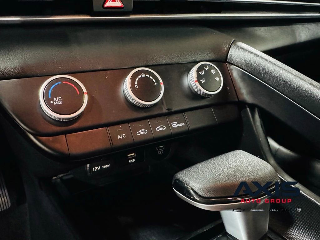 2024 Hyundai Elantra SE