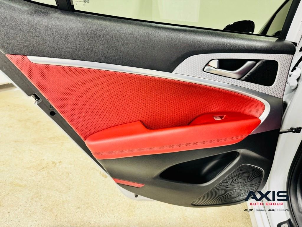 2023 Genesis G70 2.0T RWD