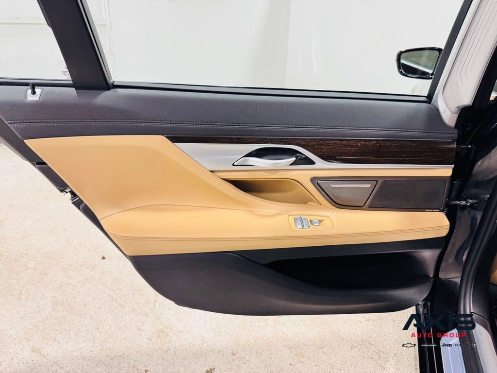 2021 BMW 740i 740i