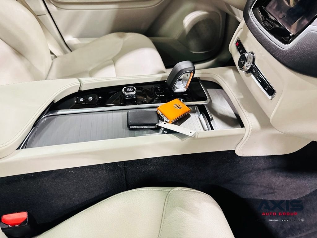 2023 Volvo XC90 B5 Core