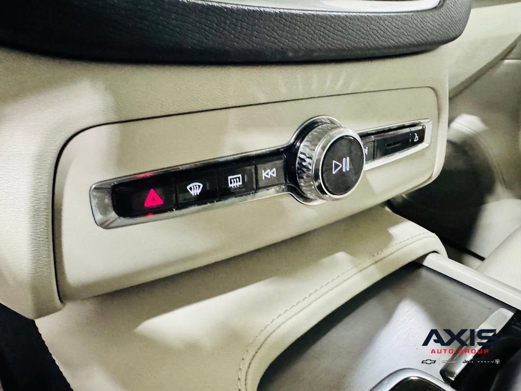 2023 Volvo XC90 B5 Core