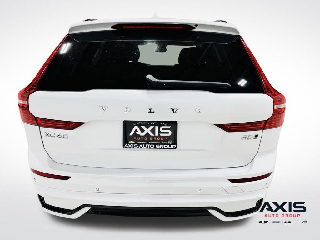 2024 Volvo XC60 Plus Dark Theme