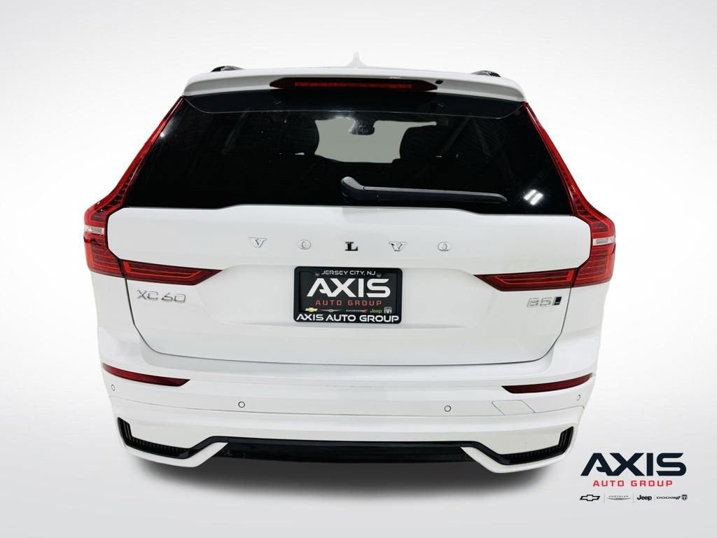 2024 Volvo XC60 Plus Dark Theme