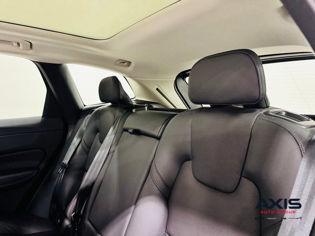 2024 Volvo XC60 Plus Dark Theme