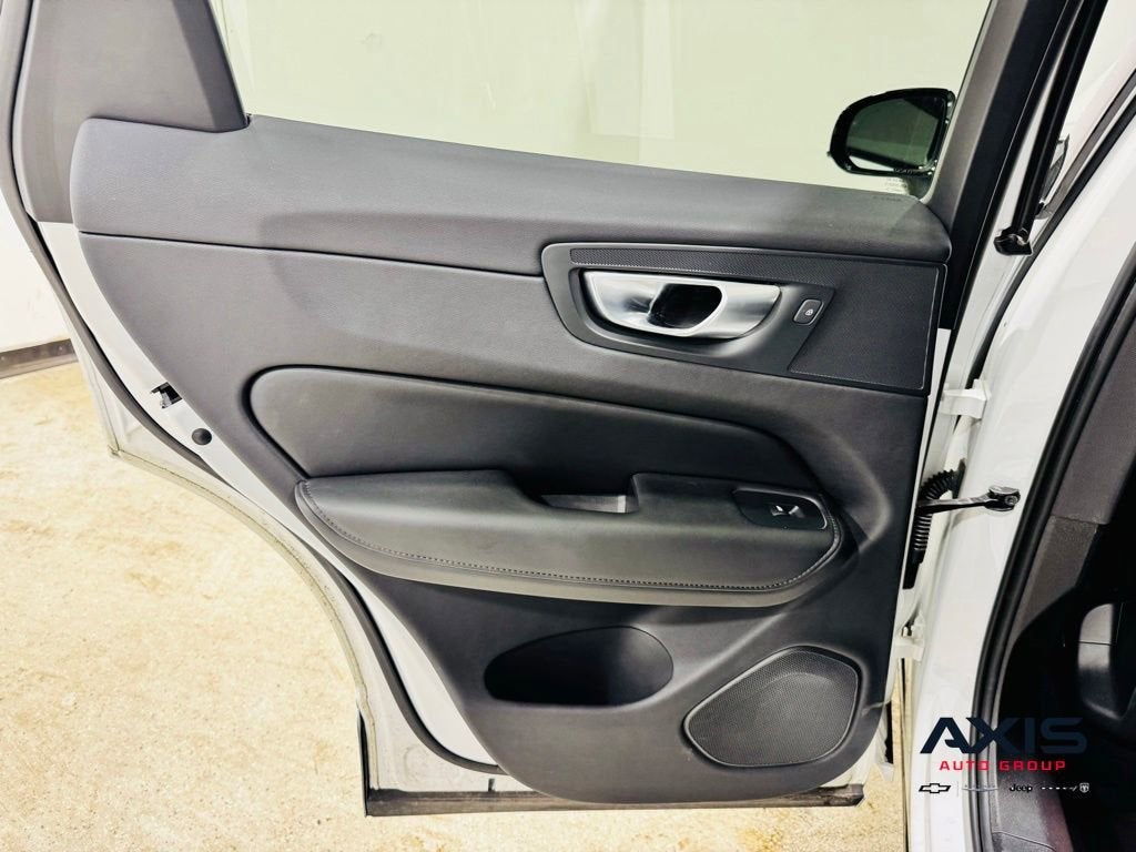 2024 Volvo XC60 Plus Dark Theme