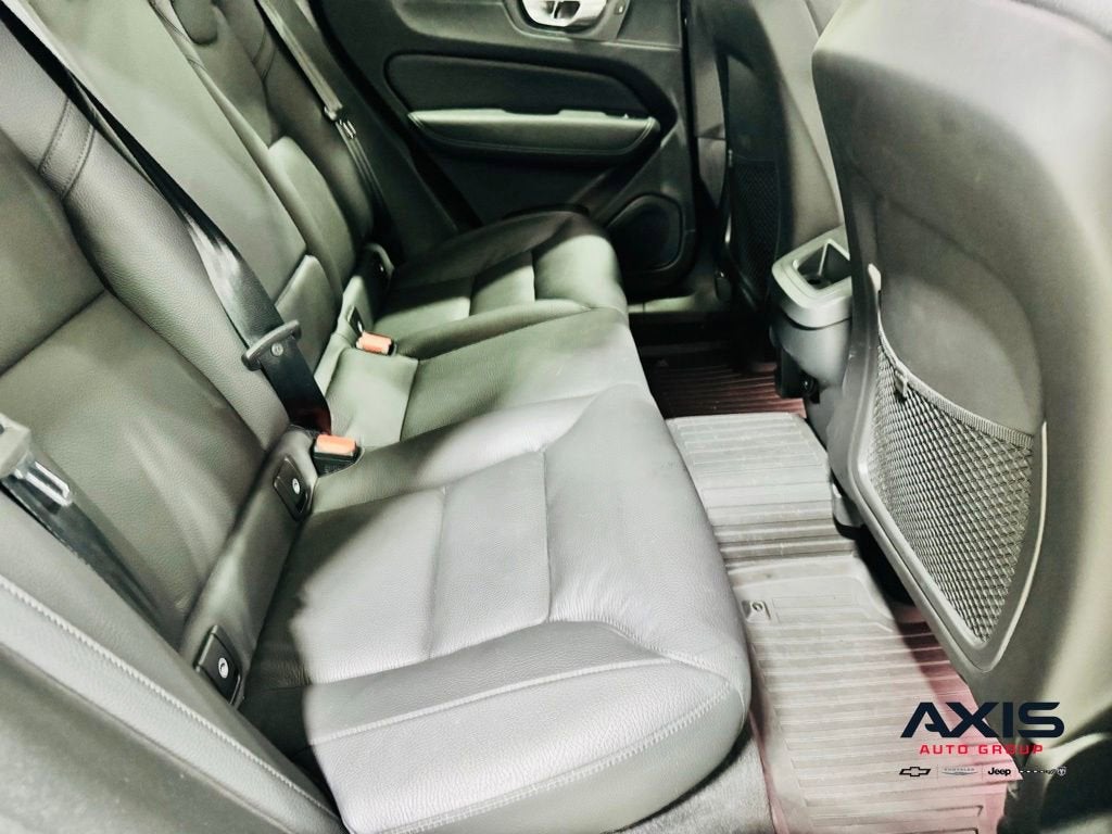 2024 Volvo XC60 Plus Dark Theme