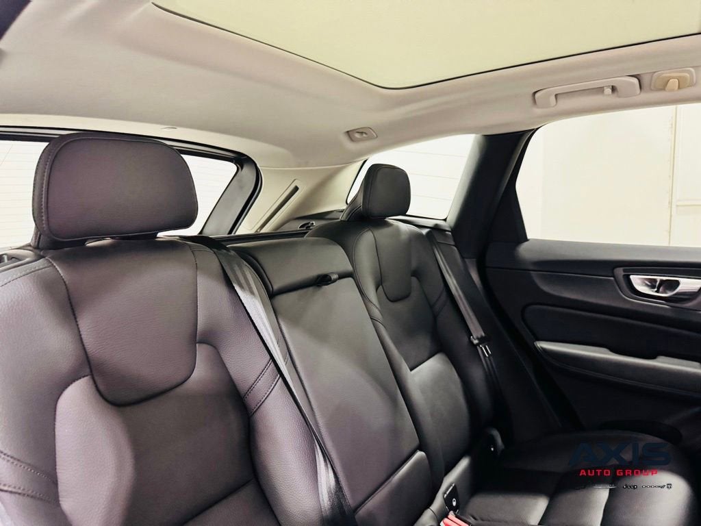 2024 Volvo XC60 Plus Dark Theme