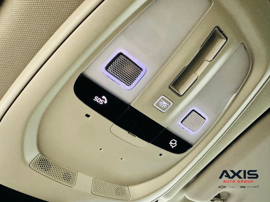 2024 Volvo XC60 Plus Dark Theme